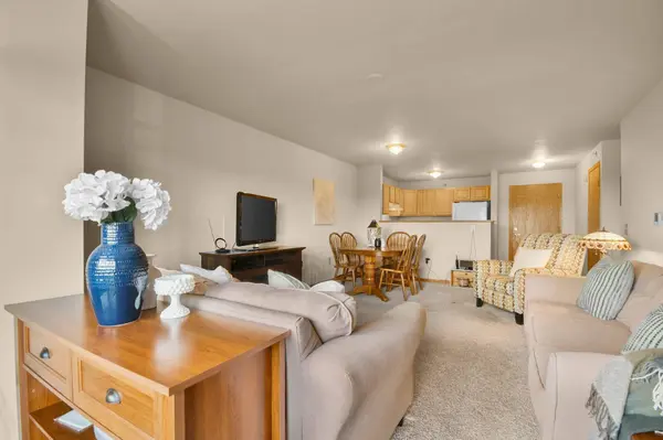 102 PRAIRIE HEIGHTS Drive #212, Verona, WI 53593