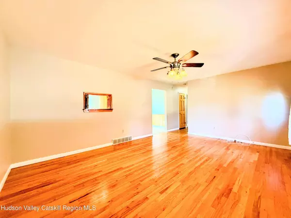 38 Grounds PL, Albany, NY 12205