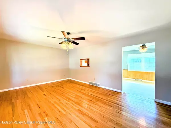 38 Grounds PL, Albany, NY 12205