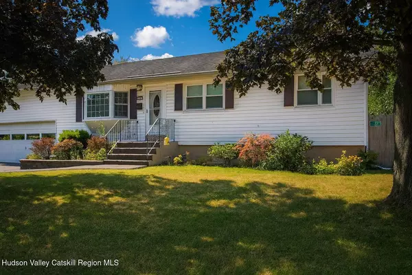 38 Grounds PL, Albany, NY 12205