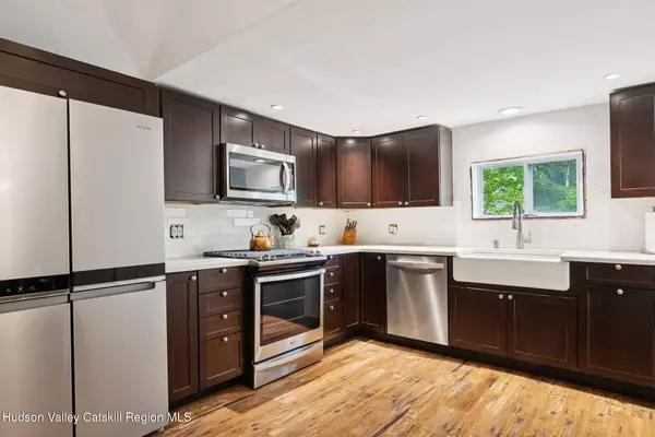 18 Rail Road AVE, Tannersville, NY 12485