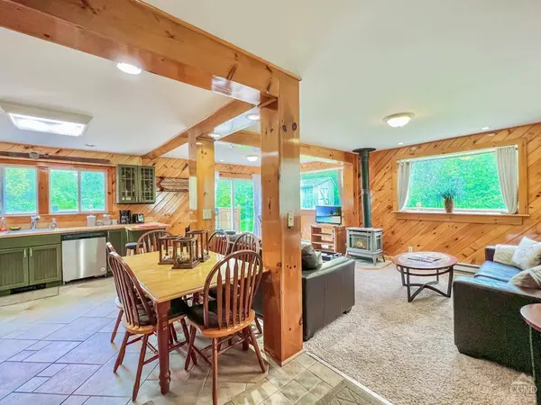 51 Grays LN, Tannersville, NY 12485