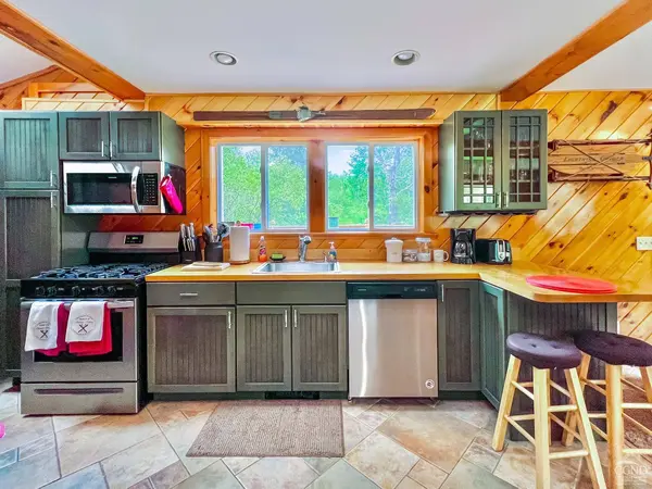 51 Grays LN, Tannersville, NY 12485