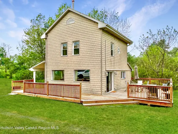 51 Grays LN, Tannersville, NY 12485
