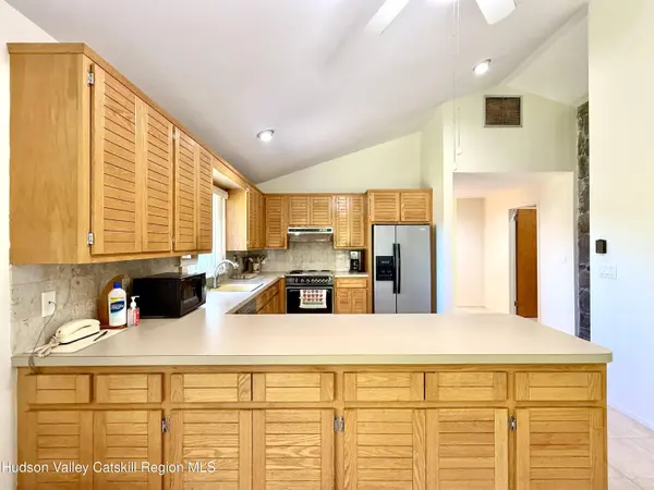 27 Chestnut DR, Tannersville, NY 12485