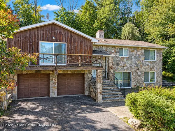 27 Chestnut DR, Tannersville, NY 12485