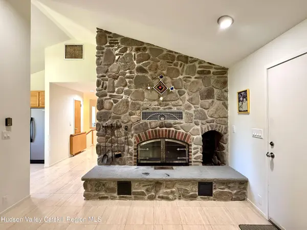 27 Chestnut DR, Tannersville, NY 12485