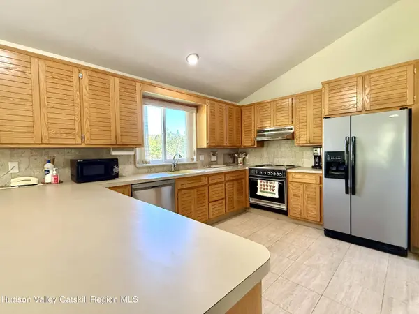 27 Chestnut DR, Tannersville, NY 12485
