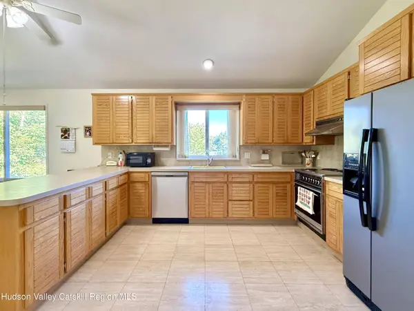 27 Chestnut DR, Tannersville, NY 12485