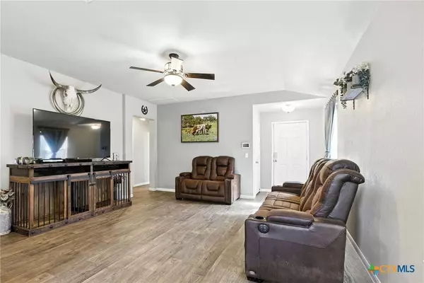 416 Cassandra DR, Hutto, TX 78634