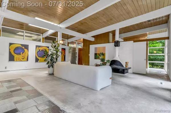 24321 Mulberry Court, Southfield, MI 48033