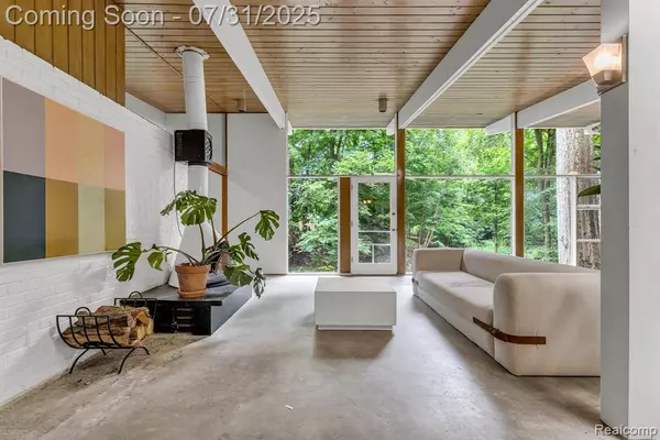 24321 Mulberry Court, Southfield, MI 48033