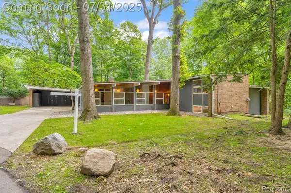 24321 Mulberry Court, Southfield, MI 48033