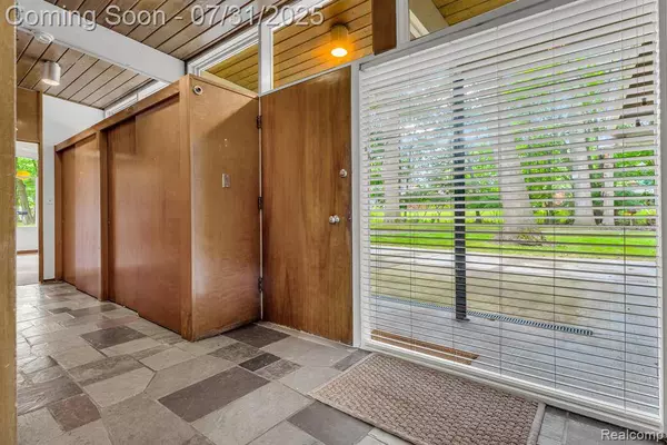 24321 Mulberry Court, Southfield, MI 48033