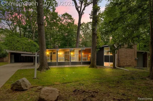 24321 Mulberry Court, Southfield, MI 48033