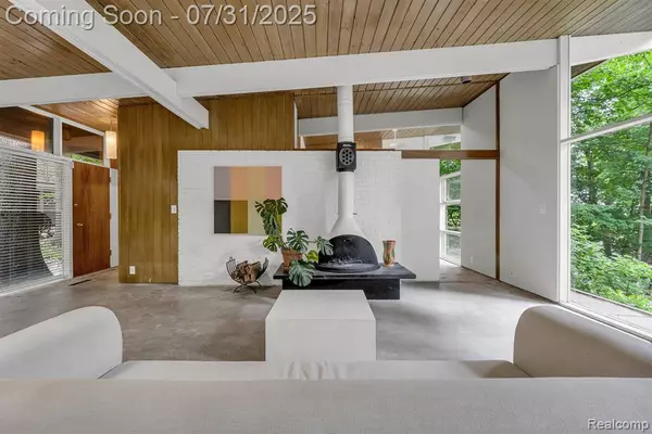 24321 Mulberry Court, Southfield, MI 48033