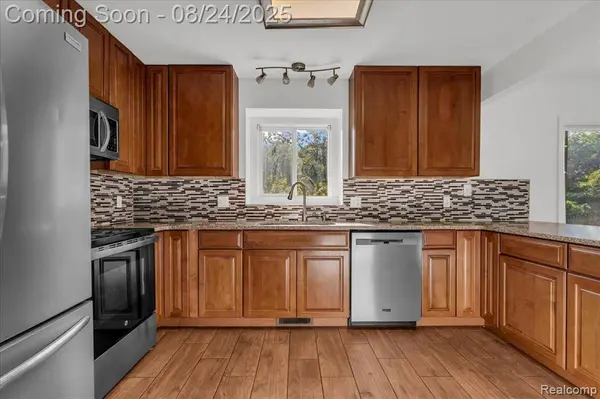 16534 Mary Grace Lane, Romulus, MI 48174