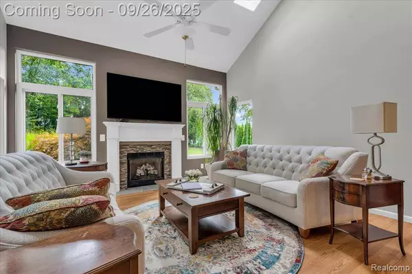 5050 Whitlow Court, Commerce Twp, MI 48382