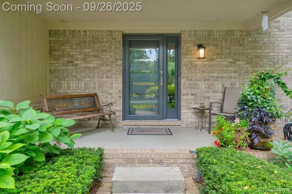 5050 Whitlow Court, Commerce Twp, MI 48382