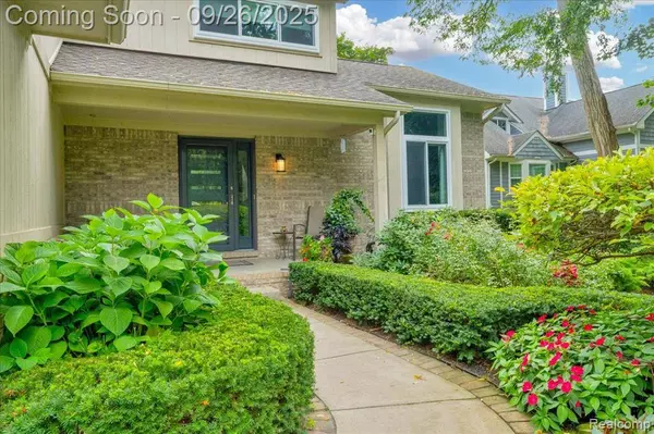 5050 Whitlow Court, Commerce Twp, MI 48382