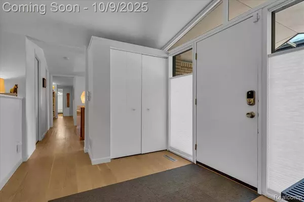 28401 River Crest Drive, Southfield, MI 48034