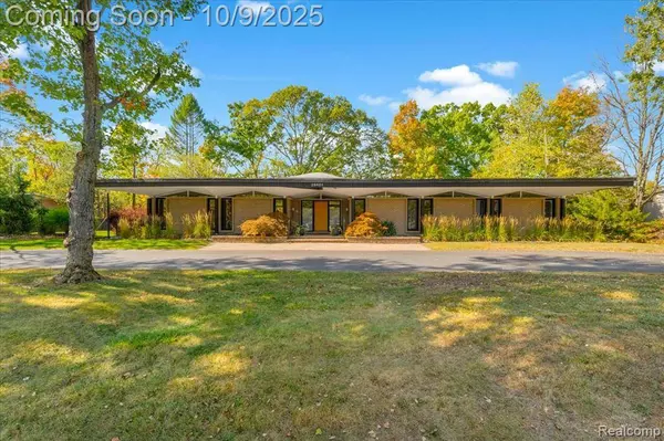 28401 River Crest Drive, Southfield, MI 48034