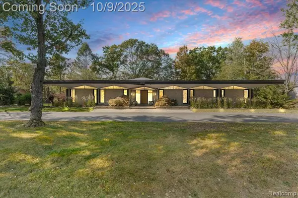 28401 River Crest Drive, Southfield, MI 48034