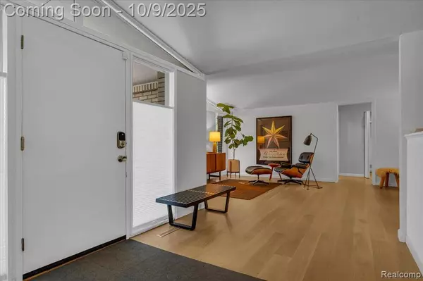 28401 River Crest Drive, Southfield, MI 48034