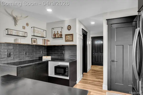410 Stratford RD, Ferndale, MI 48220