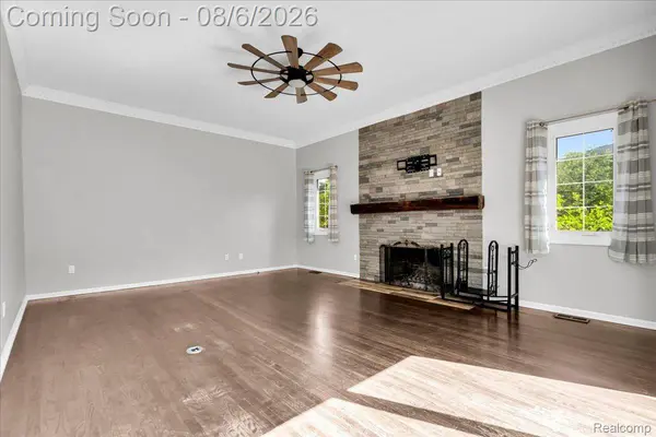 2765 Hunter Heights DR SW, West Bloomfield Charter Township, MI 48324