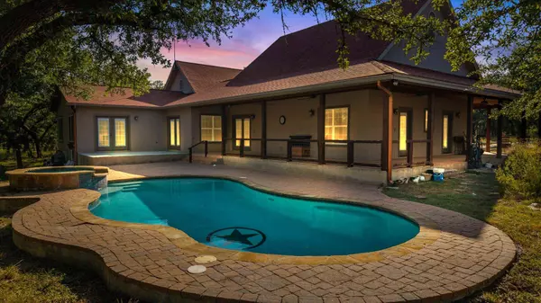 2471 Oak Run DR, Wimberley, TX 78676