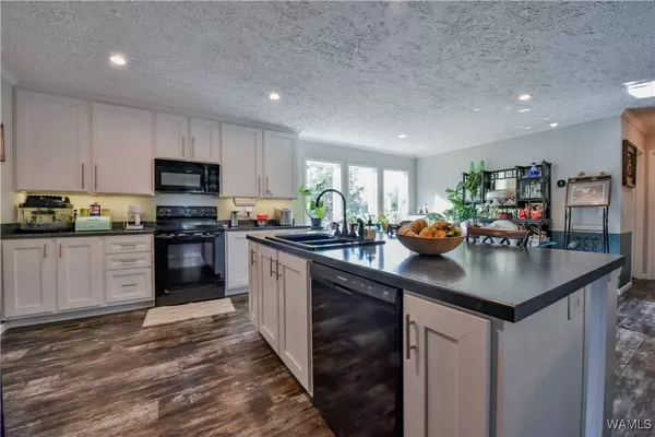 11657 Kirby Wyatt Rd, Moundville, AL 35474