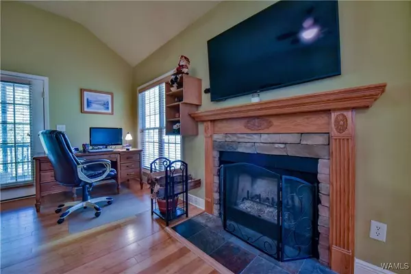 15986 Riverbend Ln, Moundville, AL 35474