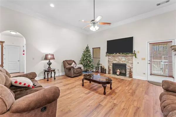 13712 Tab DR, Northport, AL 35475