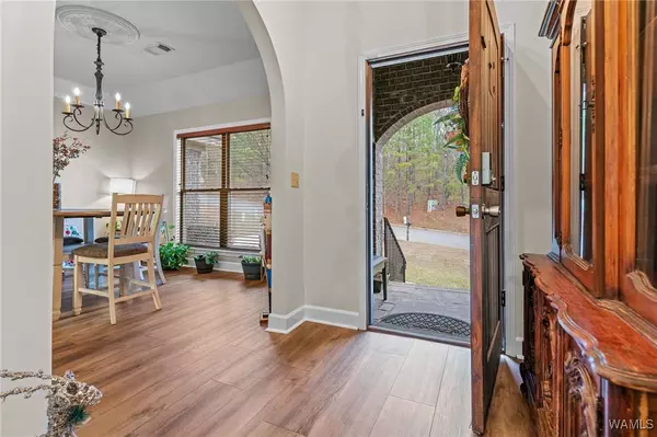 13712 Tab DR, Northport, AL 35475