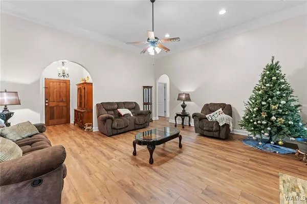 13712 Tab DR, Northport, AL 35475