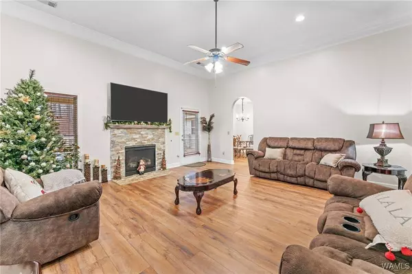 13712 Tab DR, Northport, AL 35475