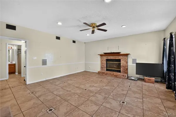 5502 Shenandoah DR, Northport, AL 35473