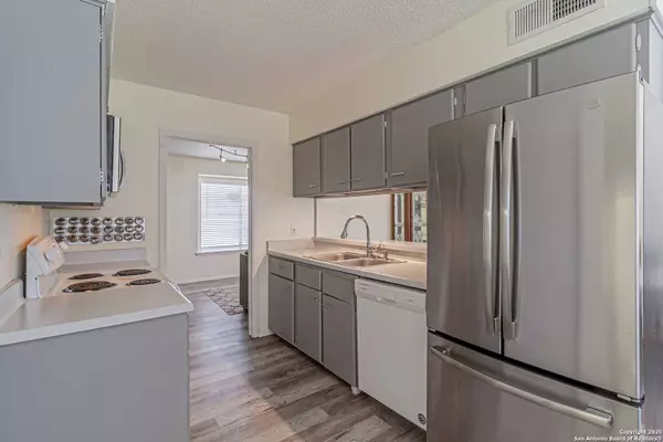 5718 Ponderosa Dr, San Antonio, TX 78240