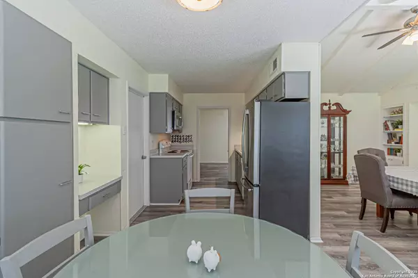 5718 Ponderosa Dr, San Antonio, TX 78240