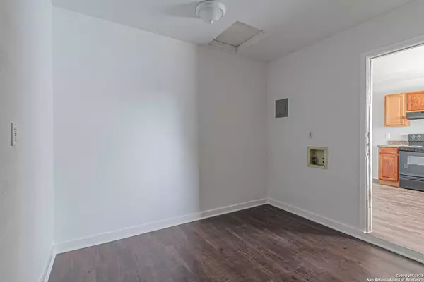 5242 Village Haven, San Antonio, TX 78218