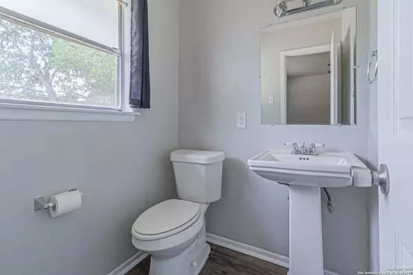 5242 Village Haven, San Antonio, TX 78218