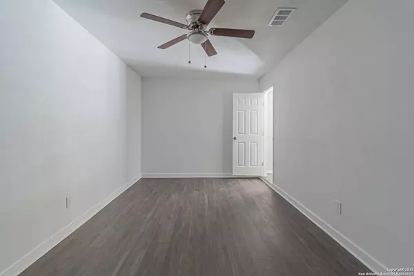 5242 Village Haven, San Antonio, TX 78218