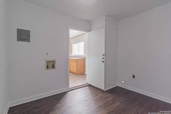 5242 Village Haven, San Antonio, TX 78218