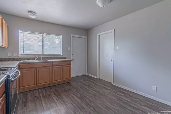 5242 Village Haven, San Antonio, TX 78218