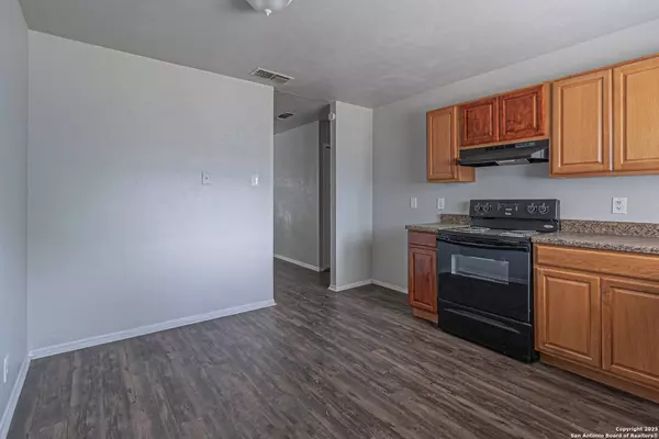 5242 Village Haven, San Antonio, TX 78218