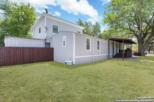 161 Water St, Pipe Creek, TX 78063