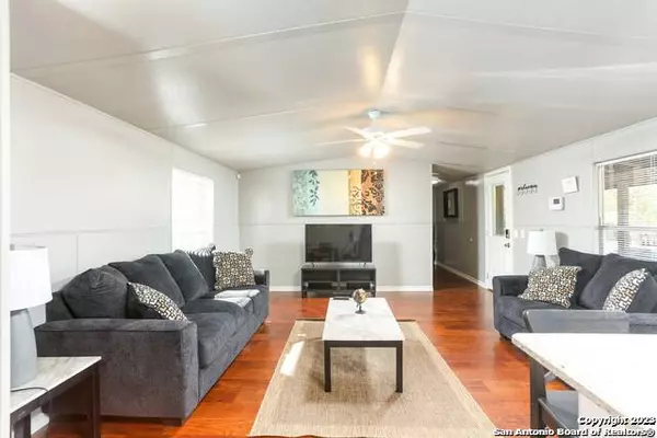 161 Water St, Pipe Creek, TX 78063