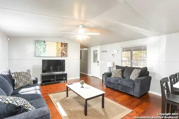 161 Water St, Pipe Creek, TX 78063