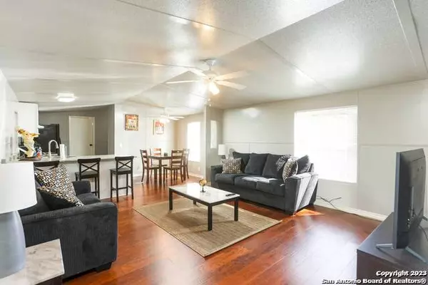 161 Water St, Pipe Creek, TX 78063